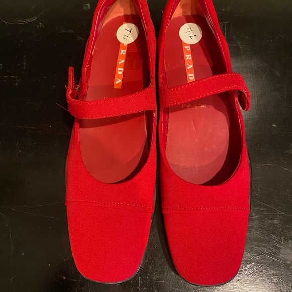 PRADA NWT VINTAGE MARYJANE RED FABRIC Size-7.5 - Picture 3 of 10